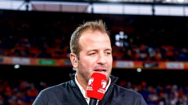 股票配资联系方式 阿斯：范德法特当年因荷兰帮被皇马清洗，退役后成为知名评论员